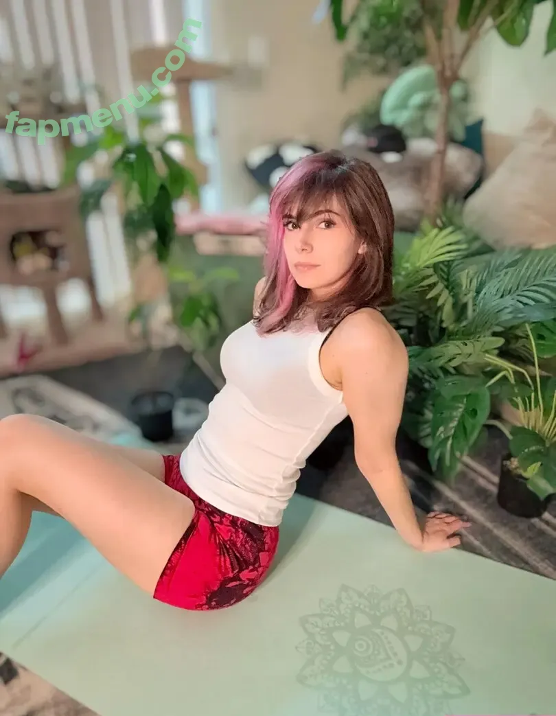 Kaitlin Witcher nude photo #1517 (kaitlinwitcher / piddleass)