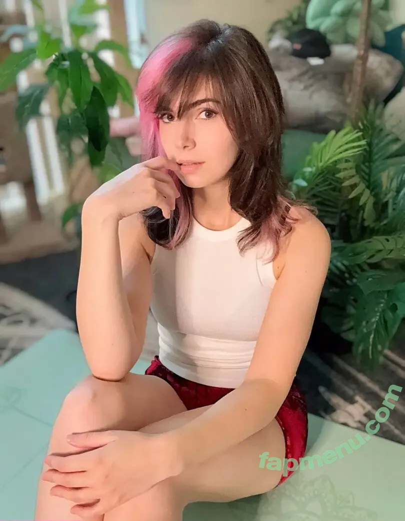 Kaitlin Witcher nude photo #1518 (kaitlinwitcher / piddleass)