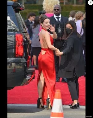 Kaitlyn Dever / KaitlynDever nude photo #0006