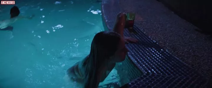 Kaitlyn Dever / KaitlynDever nude photo #0015