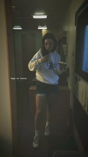 Kaitlyn Dever / KaitlynDever nude photo #0027