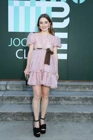 Kaitlyn Dever / KaitlynDever nude photo #0039