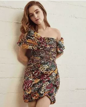 Kaitlyn Dever / KaitlynDever nude photo #0041