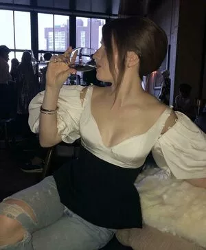 Kaitlyn Dever / KaitlynDever nude photo #0042