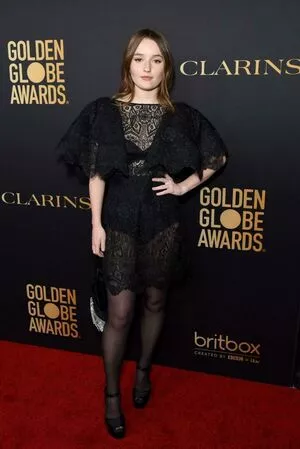 Kaitlyn Dever / KaitlynDever nude photo #0044