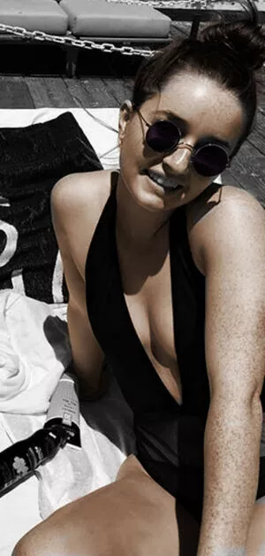 Kaitlyn Dever / KaitlynDever nude photo #0049