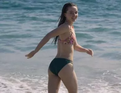 Kaitlyn Dever / KaitlynDever nude photo #0077