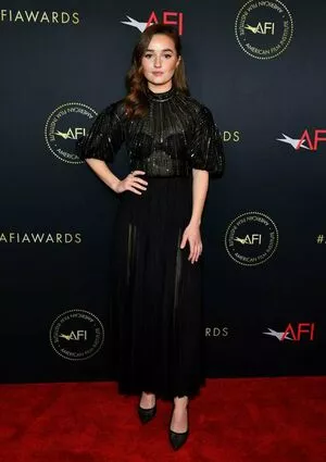 Kaitlyn Dever / KaitlynDever nude photo #0083