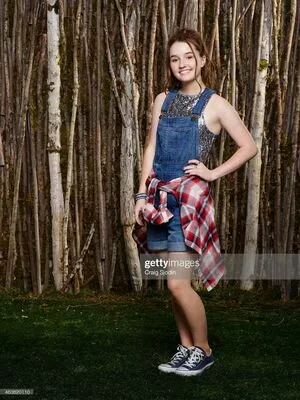 Kaitlyn Dever / KaitlynDever nude photo #0092