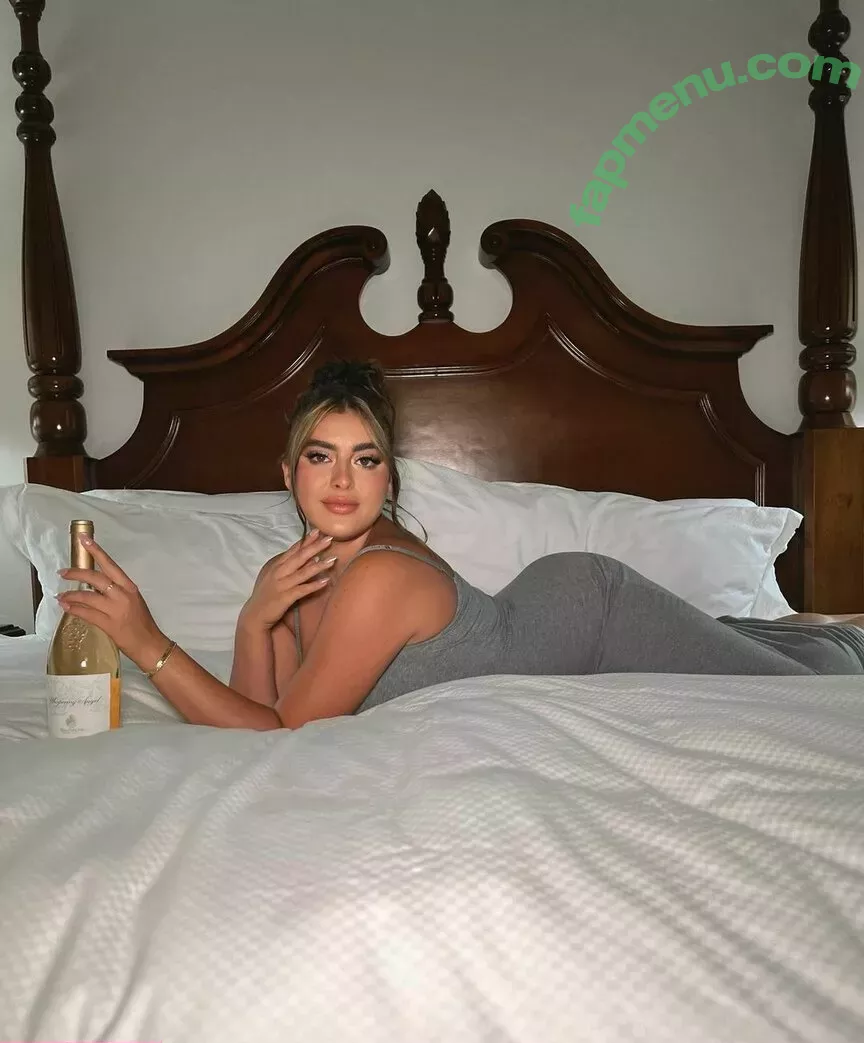 Kalani Hilliker nude photo #0040 (kalanihilliker)