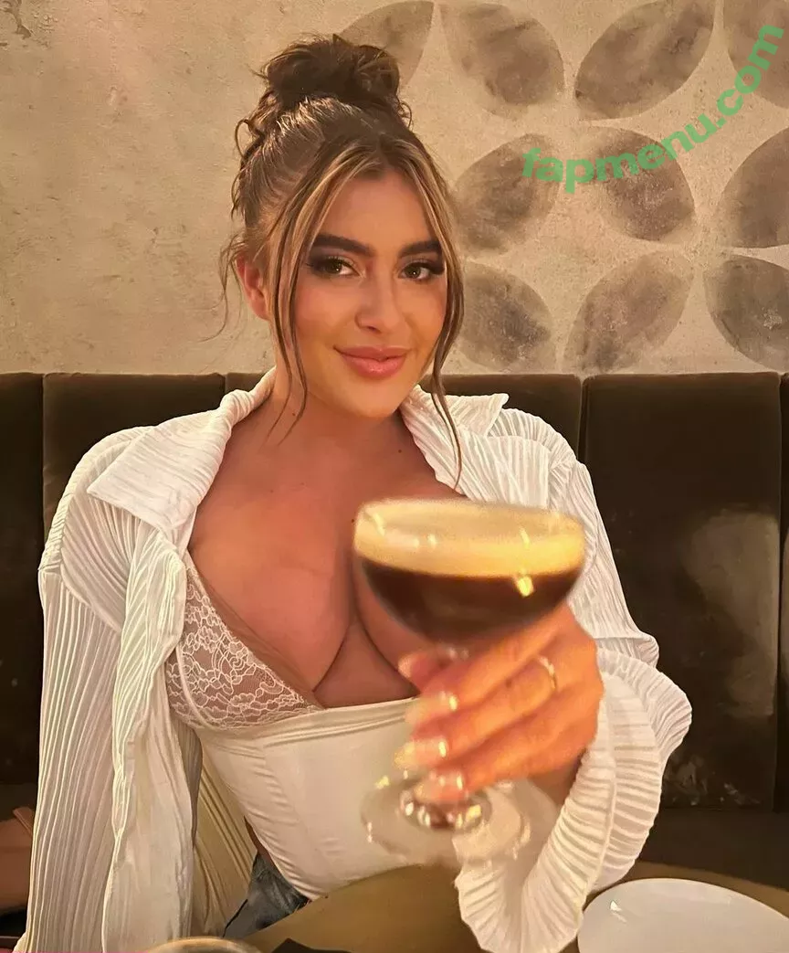 Kalani Hilliker nude photo #0045 (kalanihilliker)