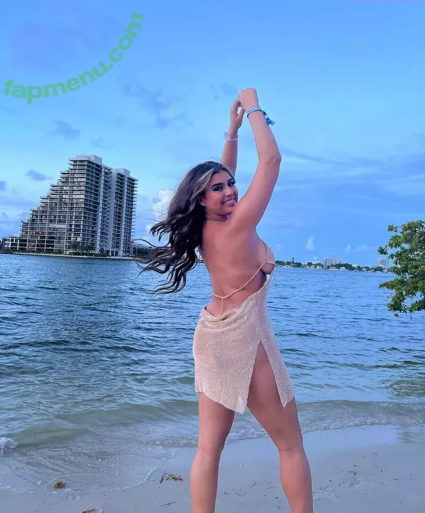 Kalani Hilliker nude photo #0051 (kalanihilliker)