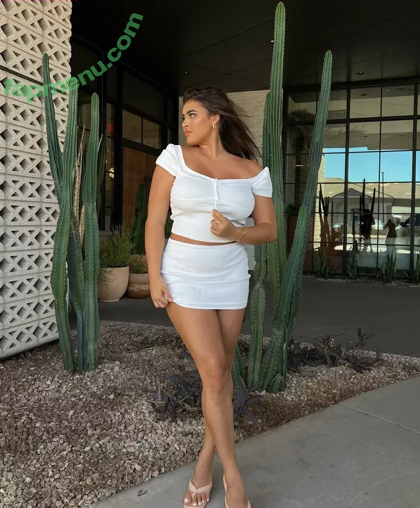 Kalani Hilliker nude photo #0054 (kalanihilliker)