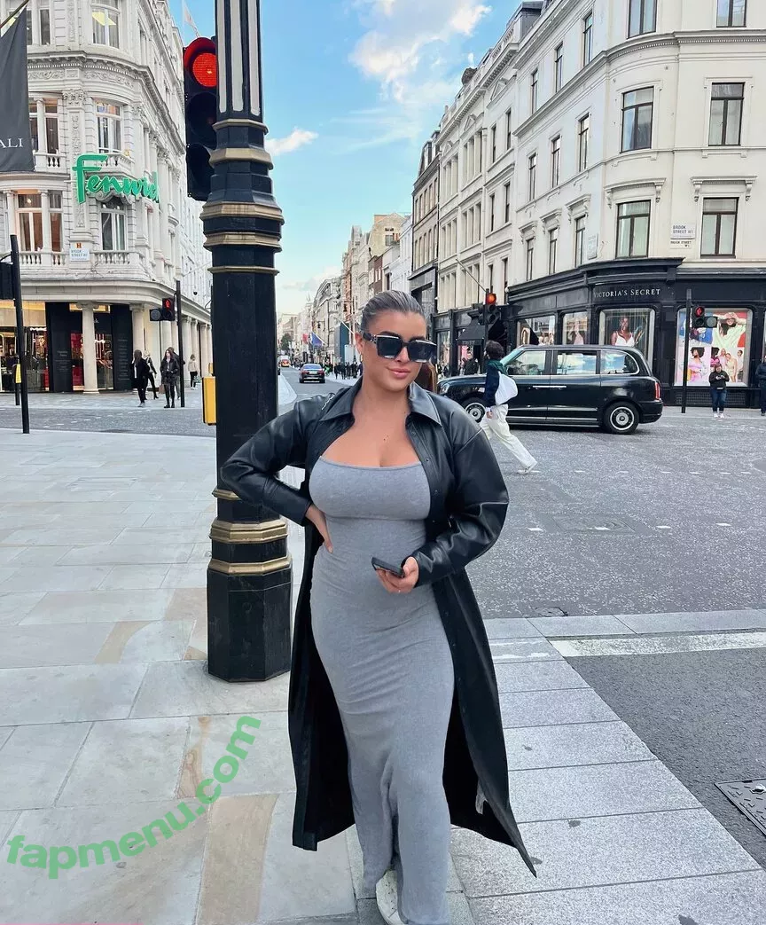 Kalani Hilliker nude photo #0055 (kalanihilliker)