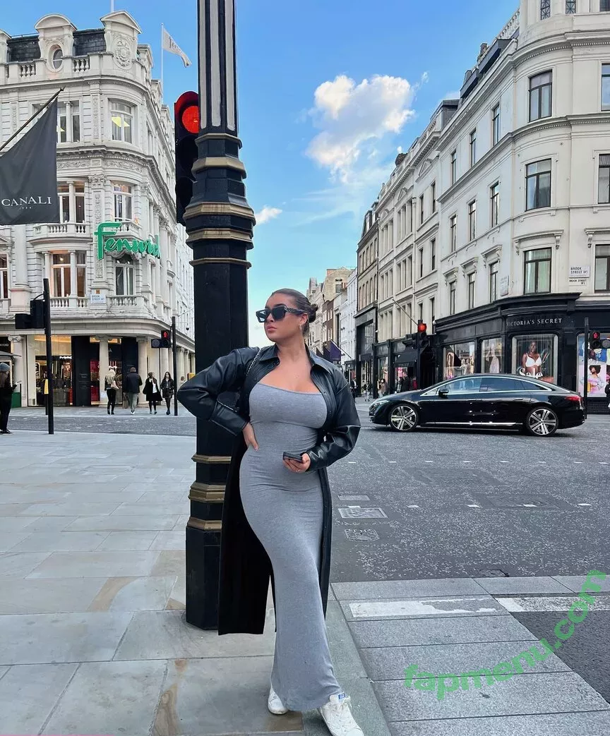 Kalani Hilliker nude photo #0057 (kalanihilliker)