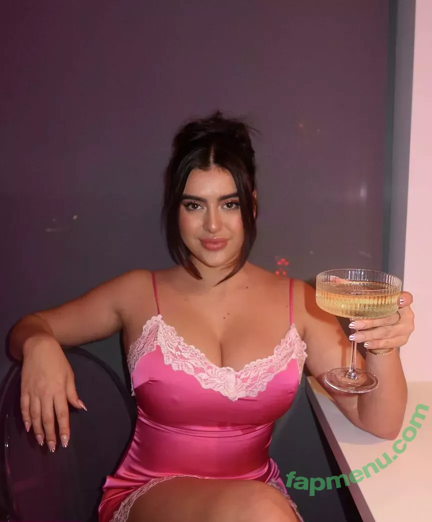 Kalani Hilliker nude photo #0062 (kalanihilliker)