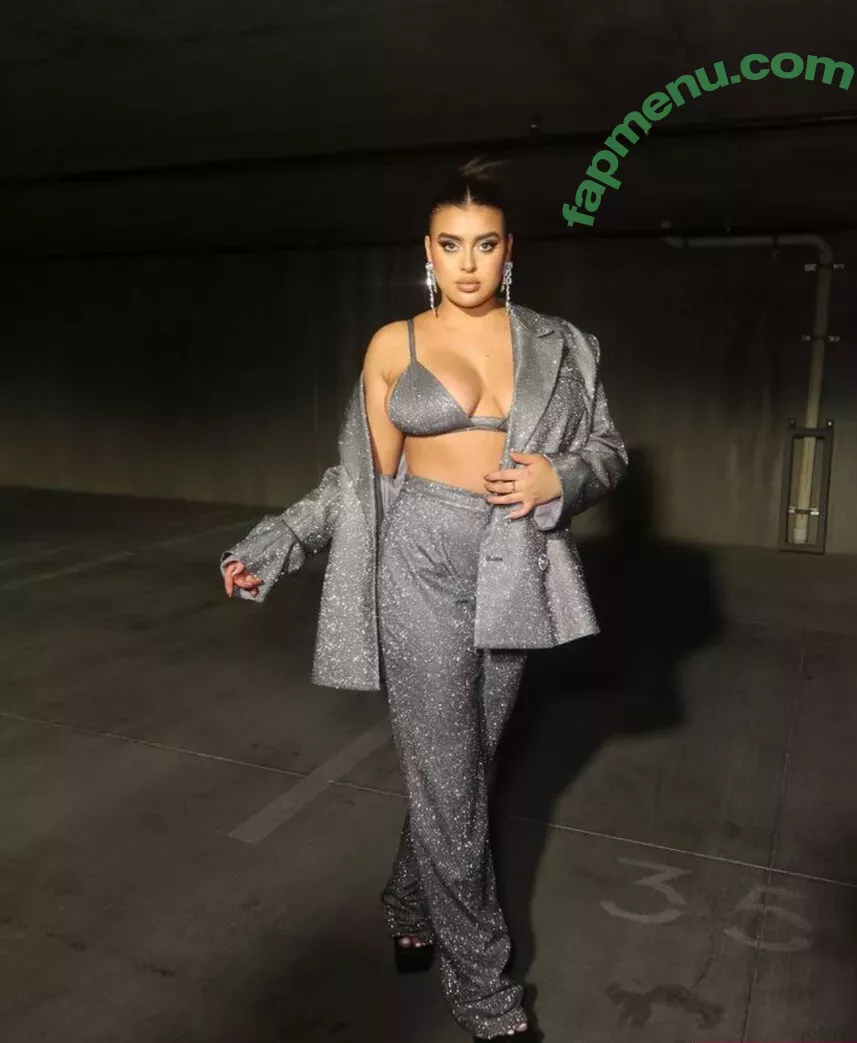 Kalani Hilliker nude photo #0100 (kalanihilliker)