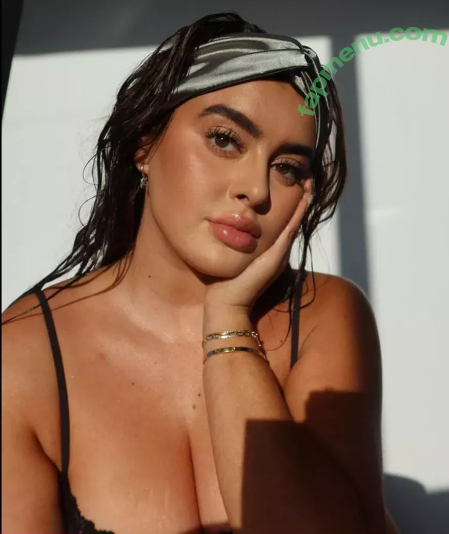 Kalani Hilliker nude photo #0131 (kalanihilliker)