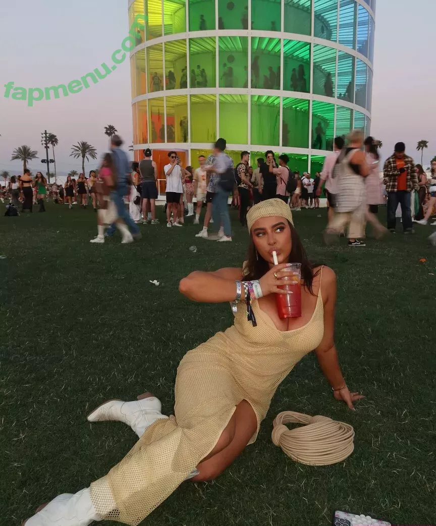 Kalani Hilliker nude photo #0140 (kalanihilliker)