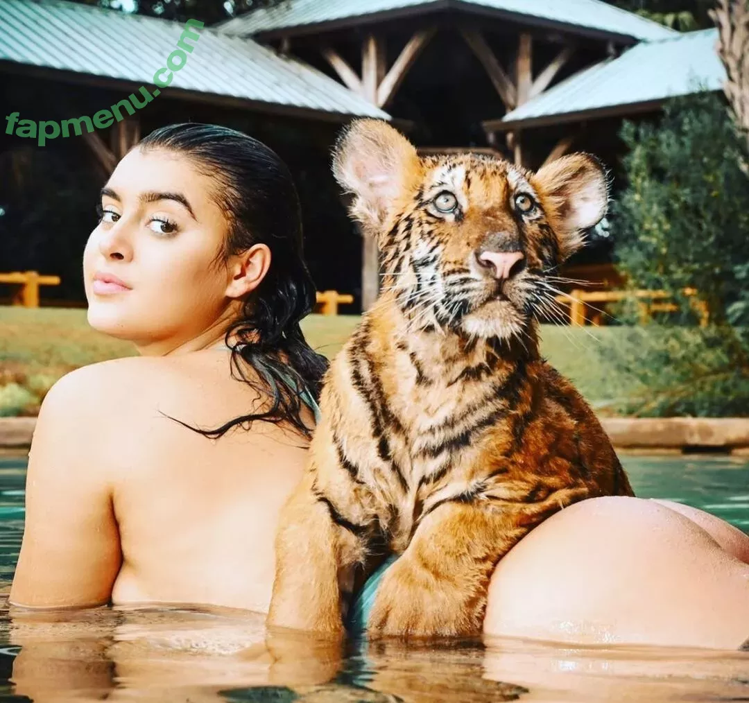 Kalani Hilliker nude photo #0214 (kalanihilliker)