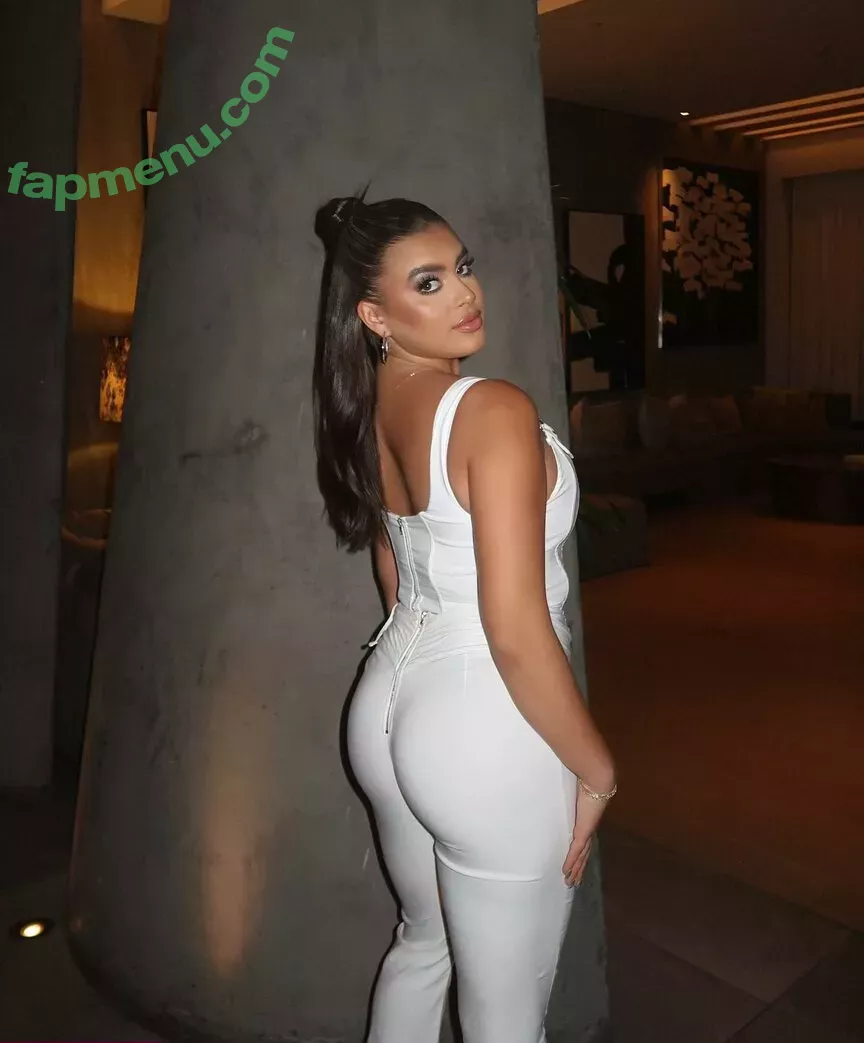 Kalani Hilliker nude photo #0264 (kalanihilliker)