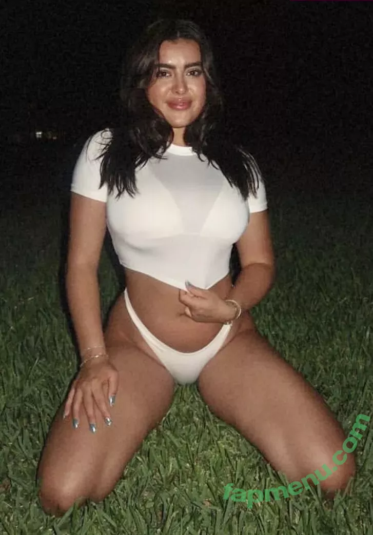 Kalani Hilliker nude photo #0282 (kalanihilliker)