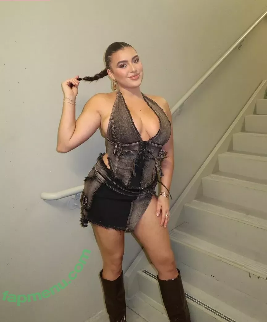 Kalani Hilliker nude photo #0342 (kalanihilliker)