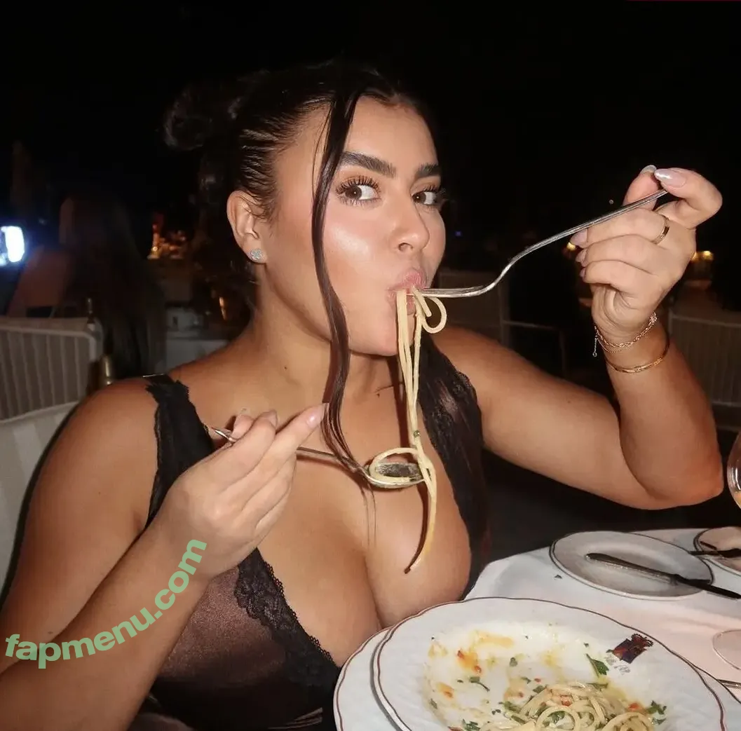 Kalani Hilliker nude photo #0658 (kalanihilliker)