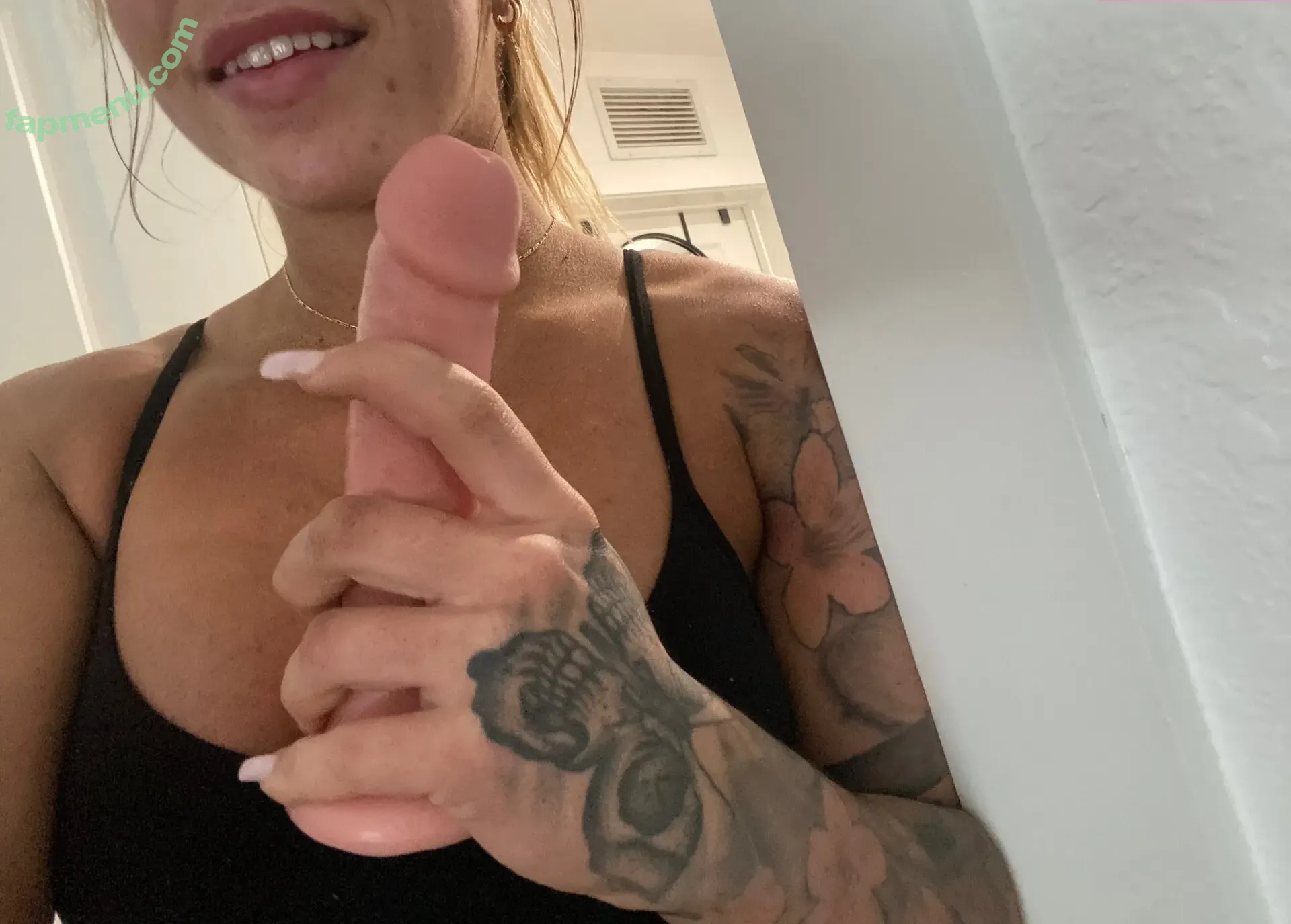 Kalei Rae Wilson nude photo #0072 (kaleiraelieroo)