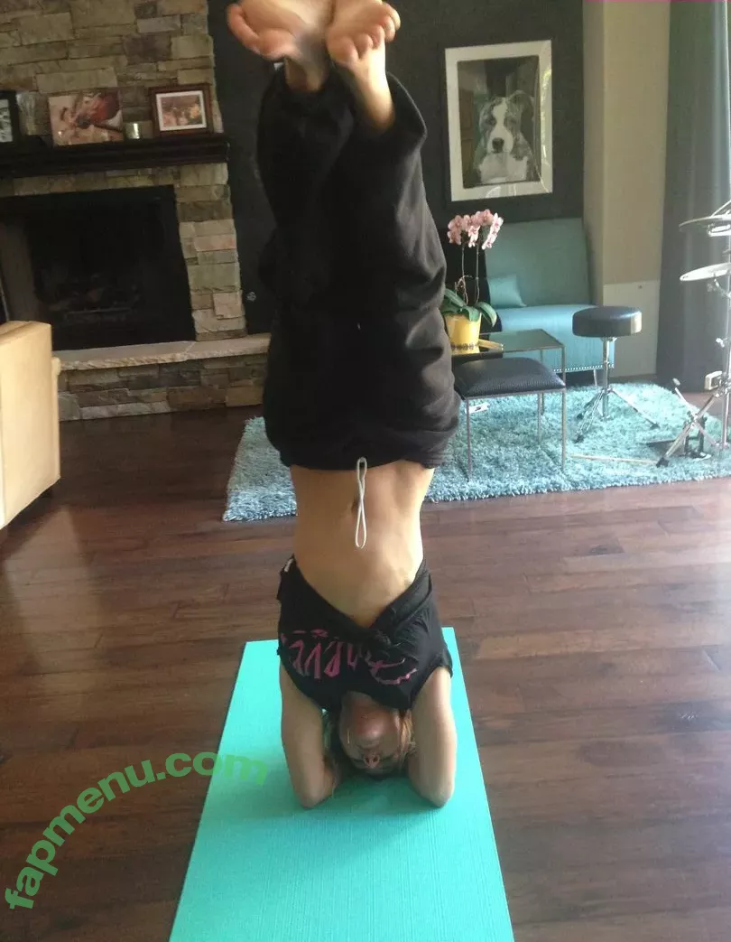 Kaley Cuoco nude photo #0200 (kaley_cuoco / kaleycuoco / kaleycuocodailynews)