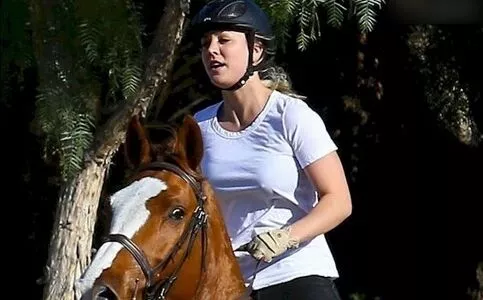Kaley Cuoco / kaleycuoco nude photo #1309