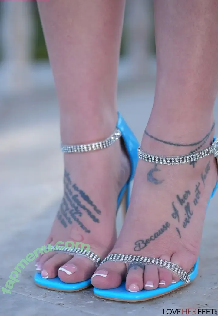 Kali Roses nude photo #0675 (kaliroses / therealkaliroses)