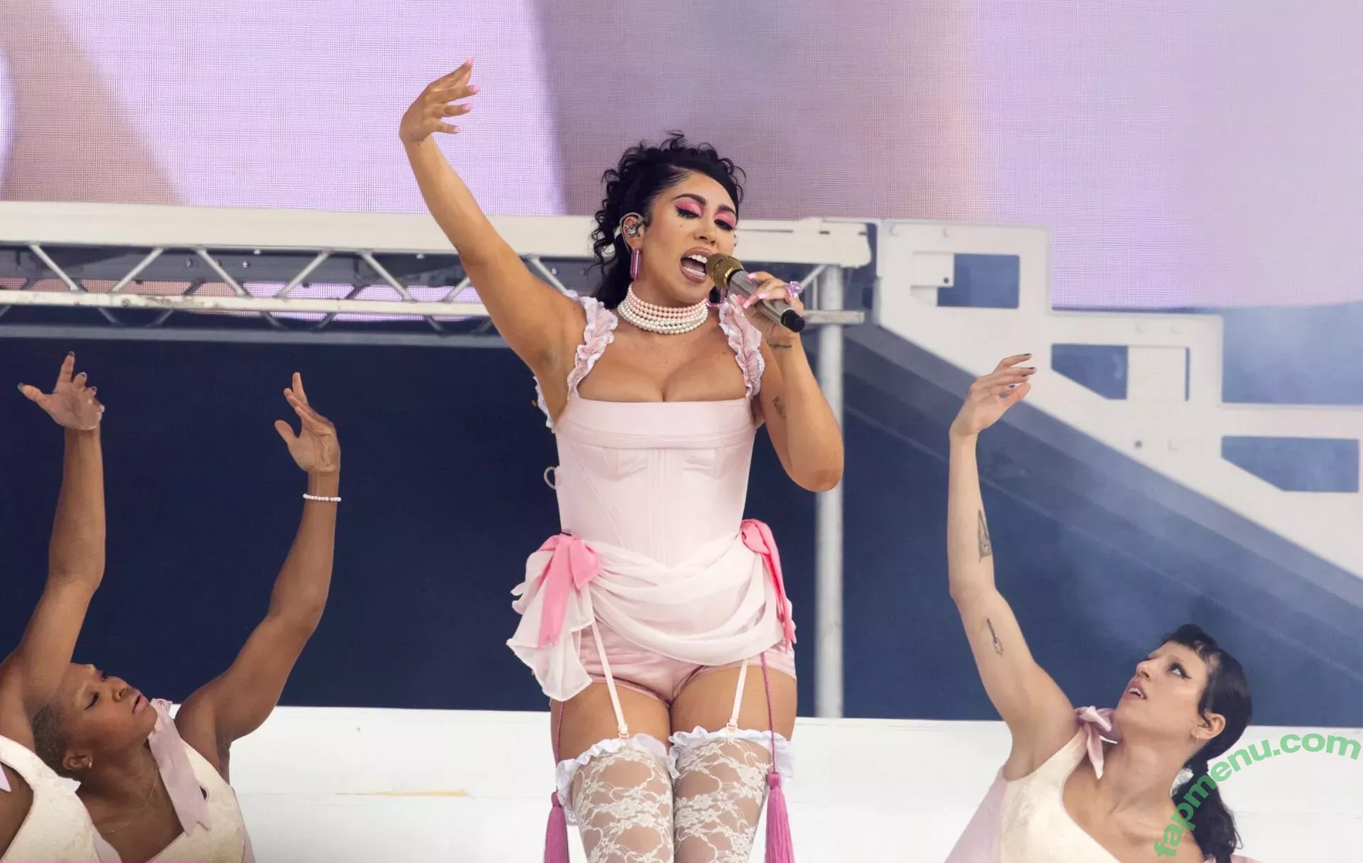 Kali Uchis nude photo #0109 (kaliuchis)