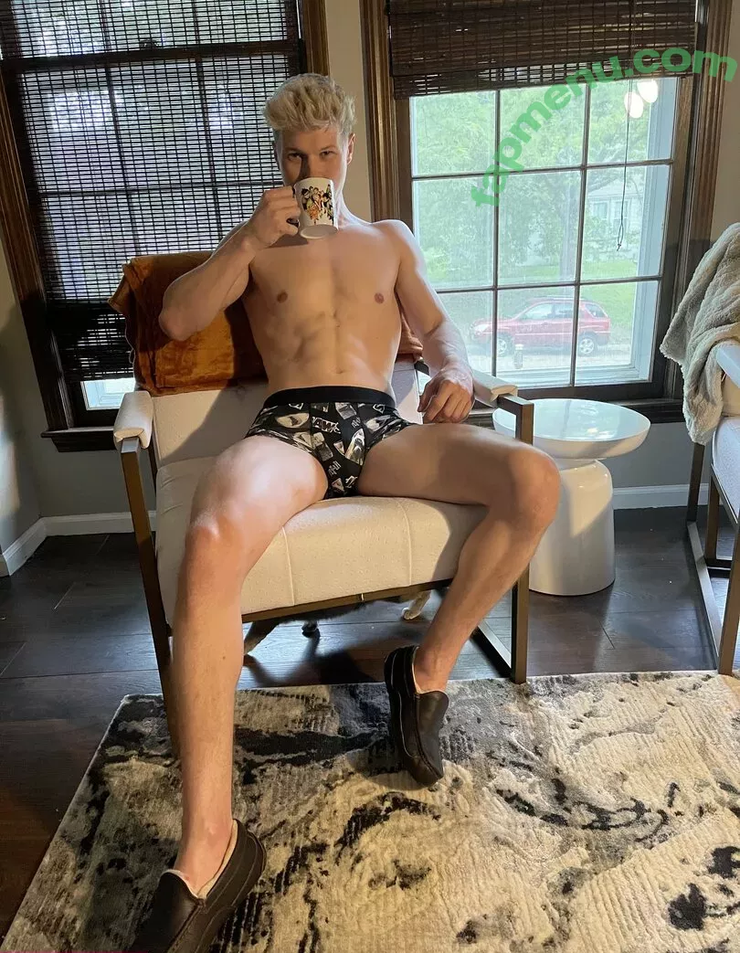 kallen2044 nude photo #0002 (definitelynotkyleallen)