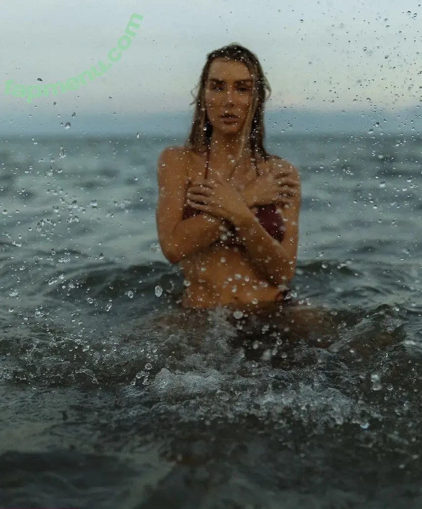 Kalli Locklear nude photo #0050 (kallilocklear)