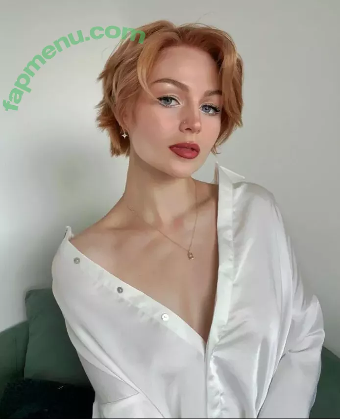 KallMeKris nude photo #0013 (kriscollins)
