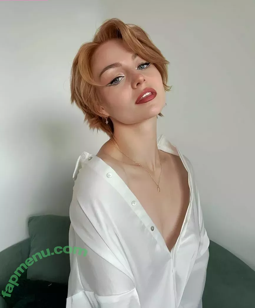 KallMeKris nude photo #0019 (kriscollins)