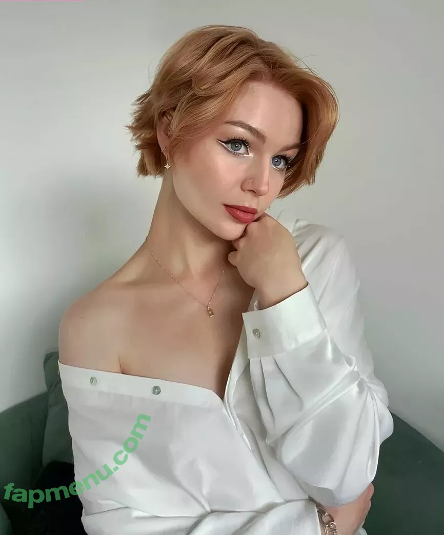KallMeKris nude photo #0020 (kriscollins)