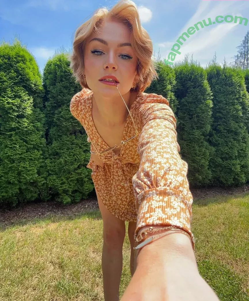 KallMeKris nude photo #0061 (kriscollins)