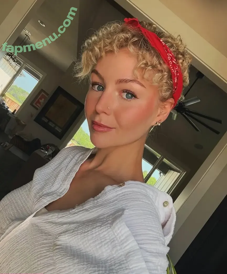 KallMeKris nude photo #0567 (kriscollins)