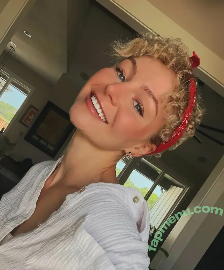 KallMeKris nude photo #0568 (kriscollins)