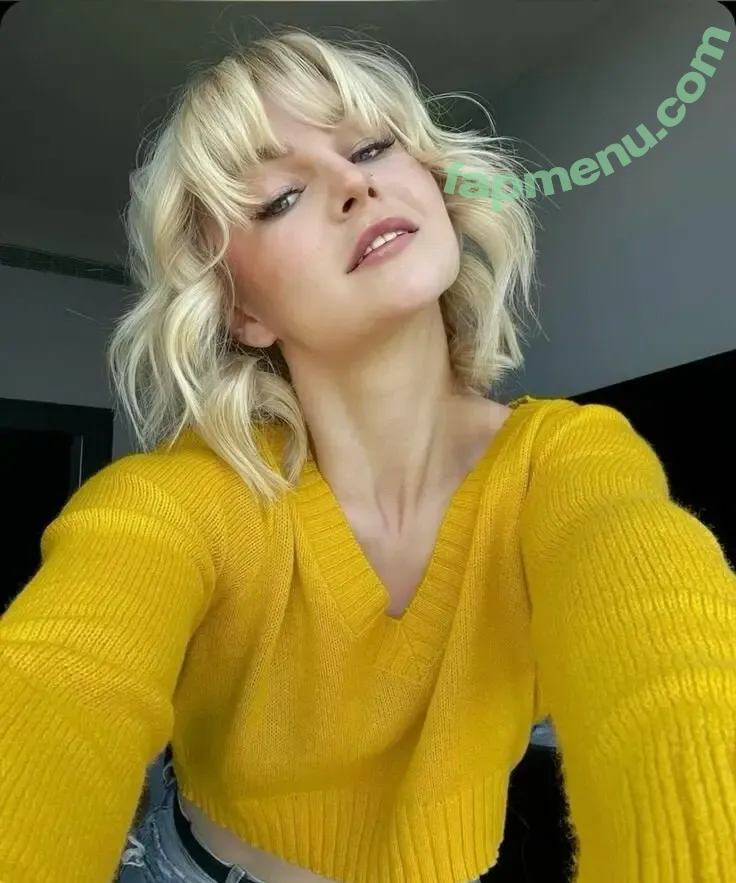 KallMeKris nude photo #0581 (kriscollins)