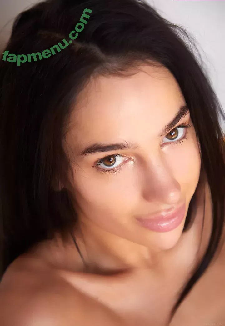 Kama Oxi nude photo #0087 (c_a_m_i_l_l_a____)