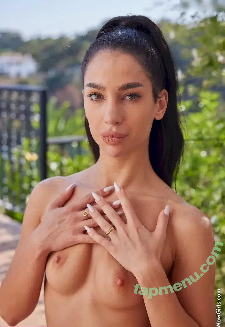 Kama Oxi nude photo #1157 (c_a_m_i_l_l_a____)
