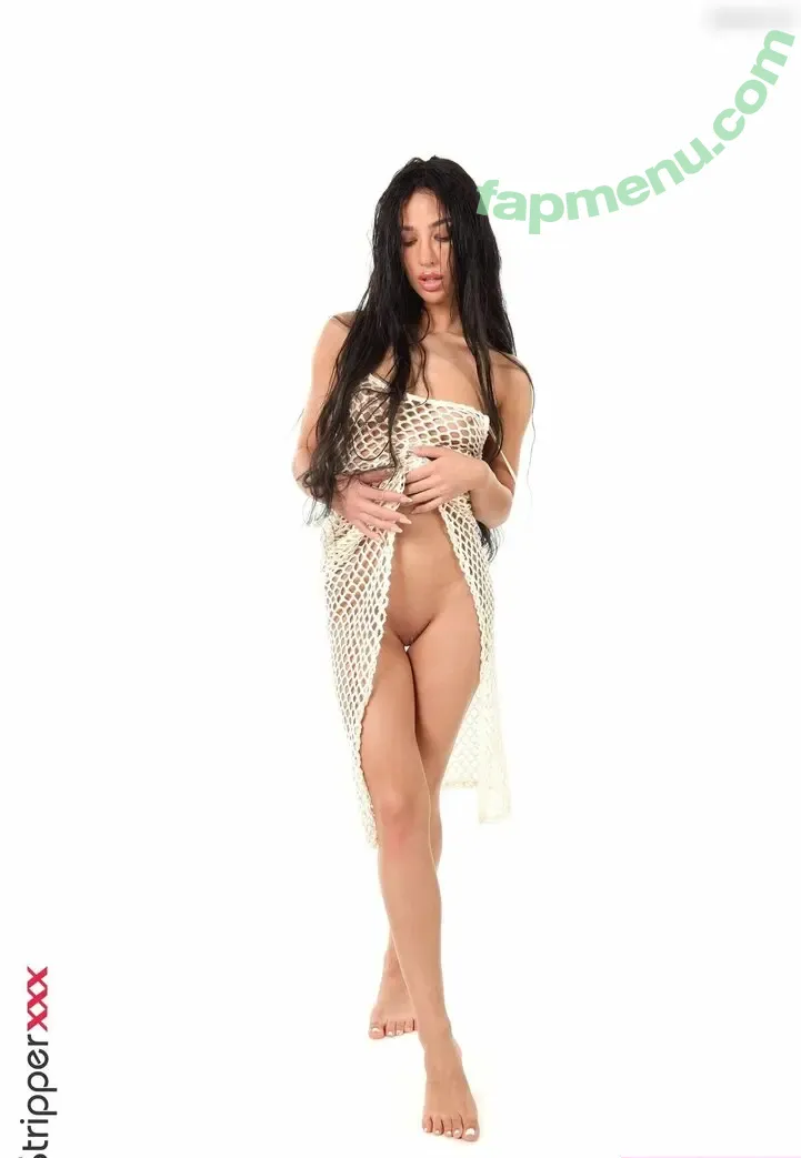 Kama Oxi nude photo #1247 (c_a_m_i_l_l_a____)
