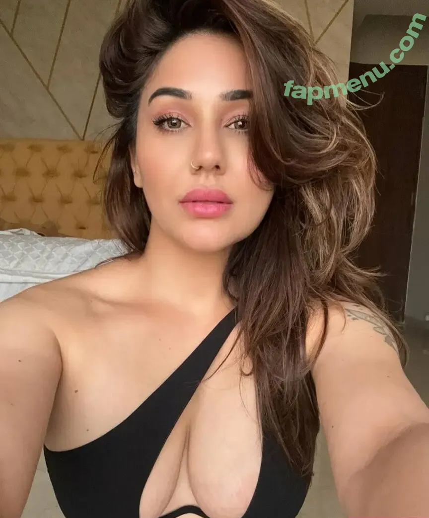 Kangna Sharma nude photo #0002 (kangnasharma16)