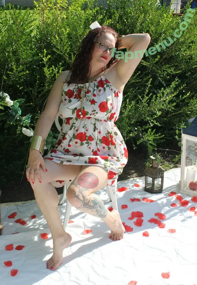 karadeviline nude photo #0051 (karadeviline)