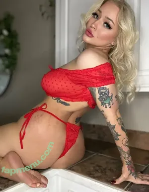 karajhart / carolinejhart nude photo #0019