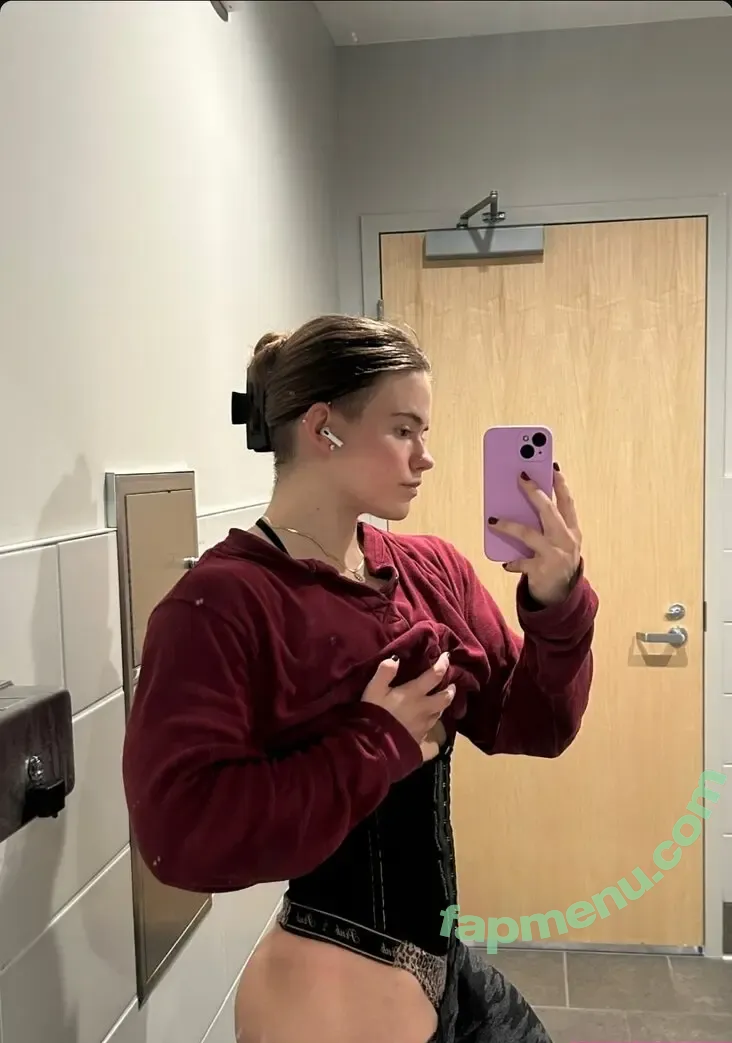 karamba_liviaa nude photo #0043 (Livia Rafaelle)