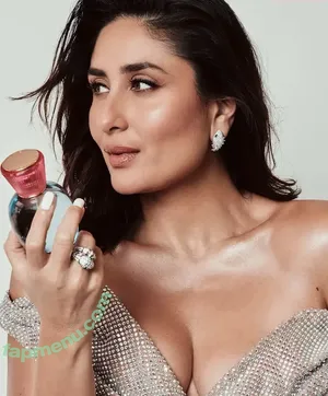 Kareena Kapoor KHAN / kareenakapoorkhan nude photo #0003